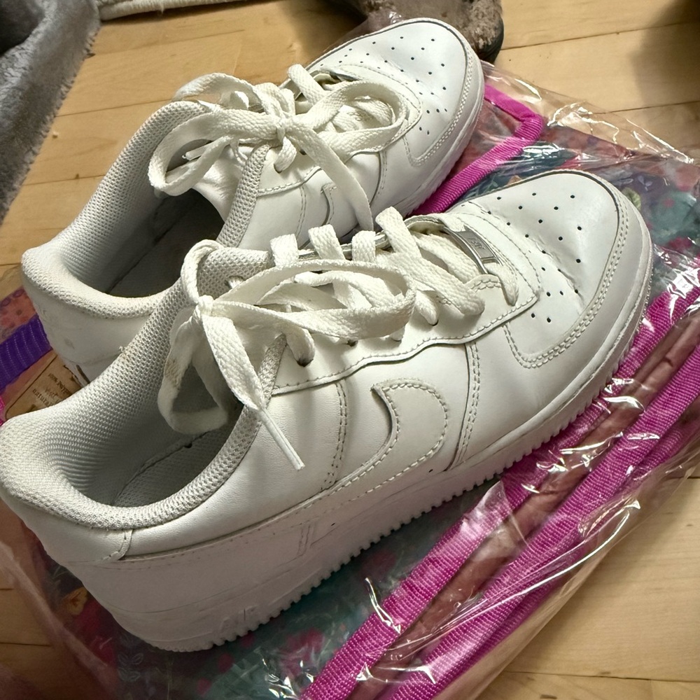 Airforce 1 Sneakers (Boys 6.5, Women’s 7-7.5)